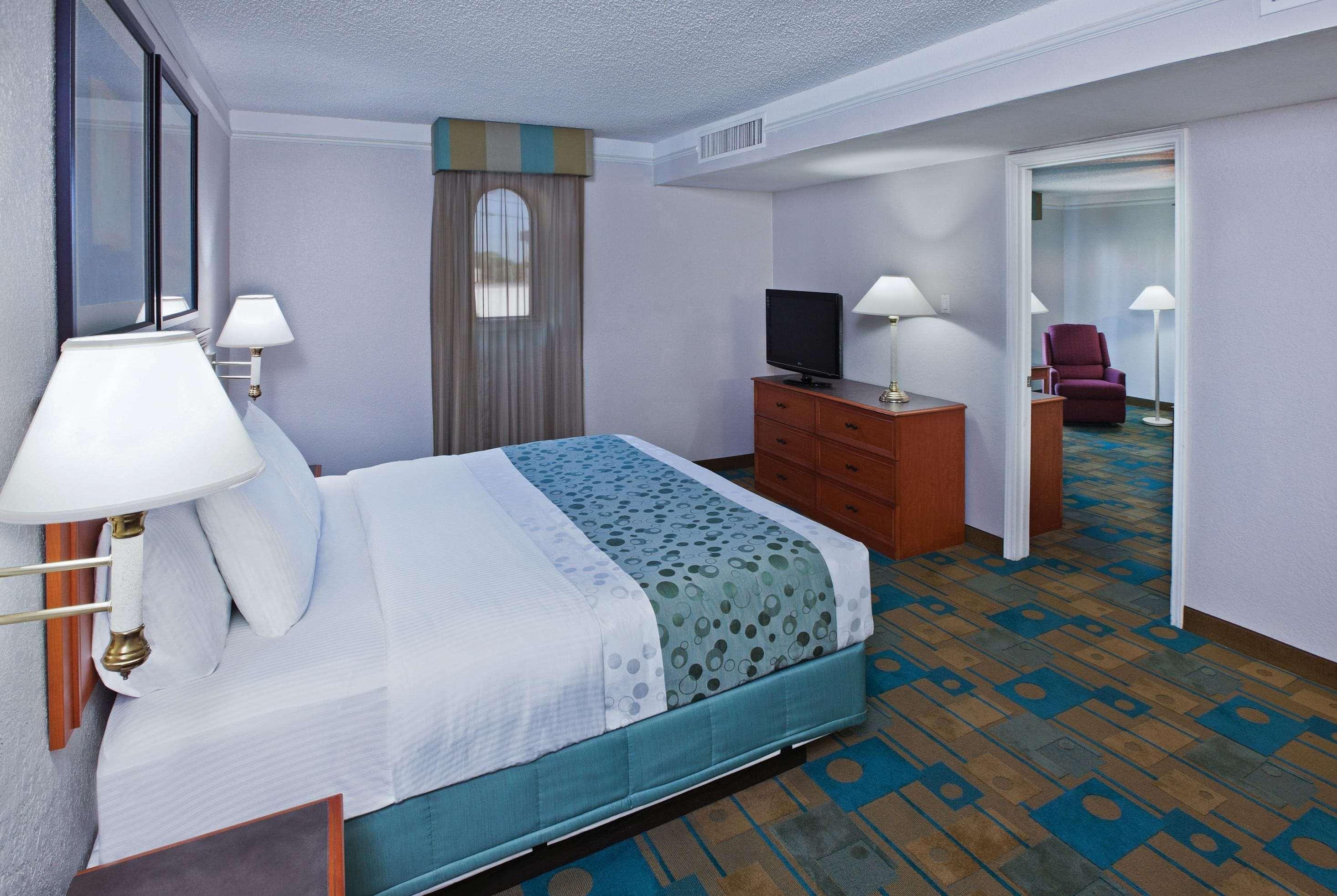 La Quinta Inn By Wyndham Austin Oltorf Exterior photo