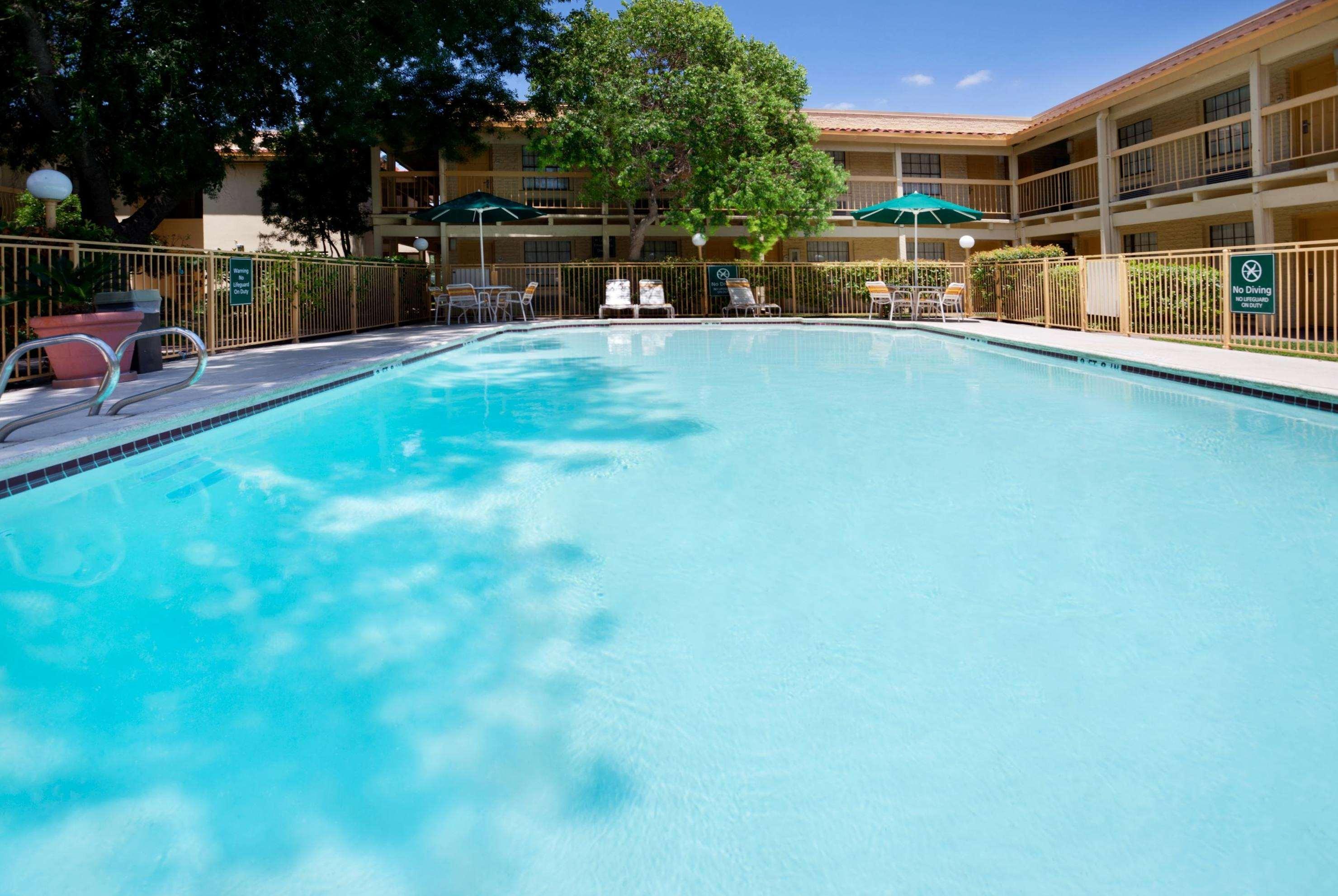 La Quinta Inn By Wyndham Austin Oltorf Exterior photo