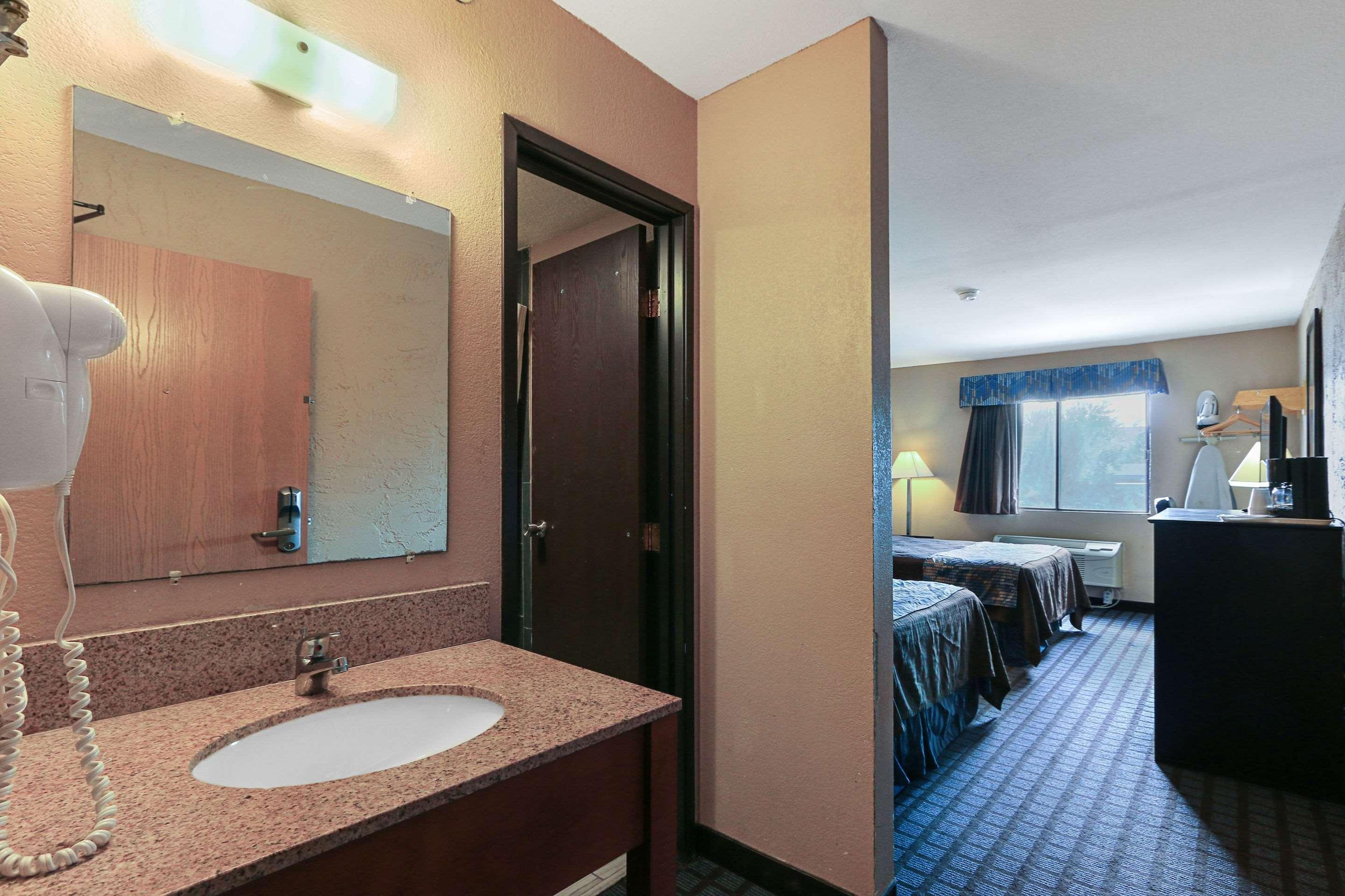 La Quinta Inn By Wyndham Austin Oltorf Room photo