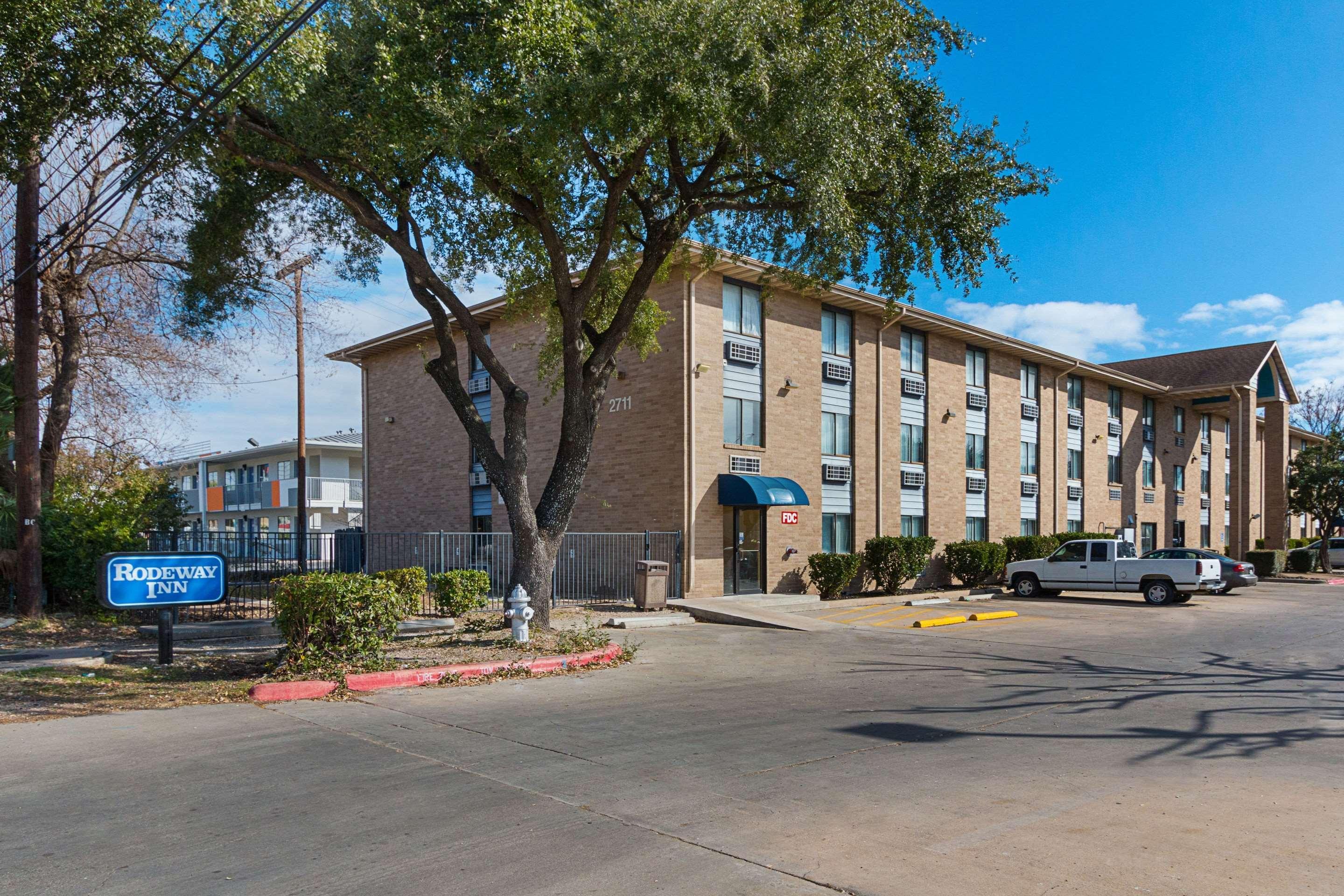 La Quinta Inn By Wyndham Austin Oltorf Exterior photo