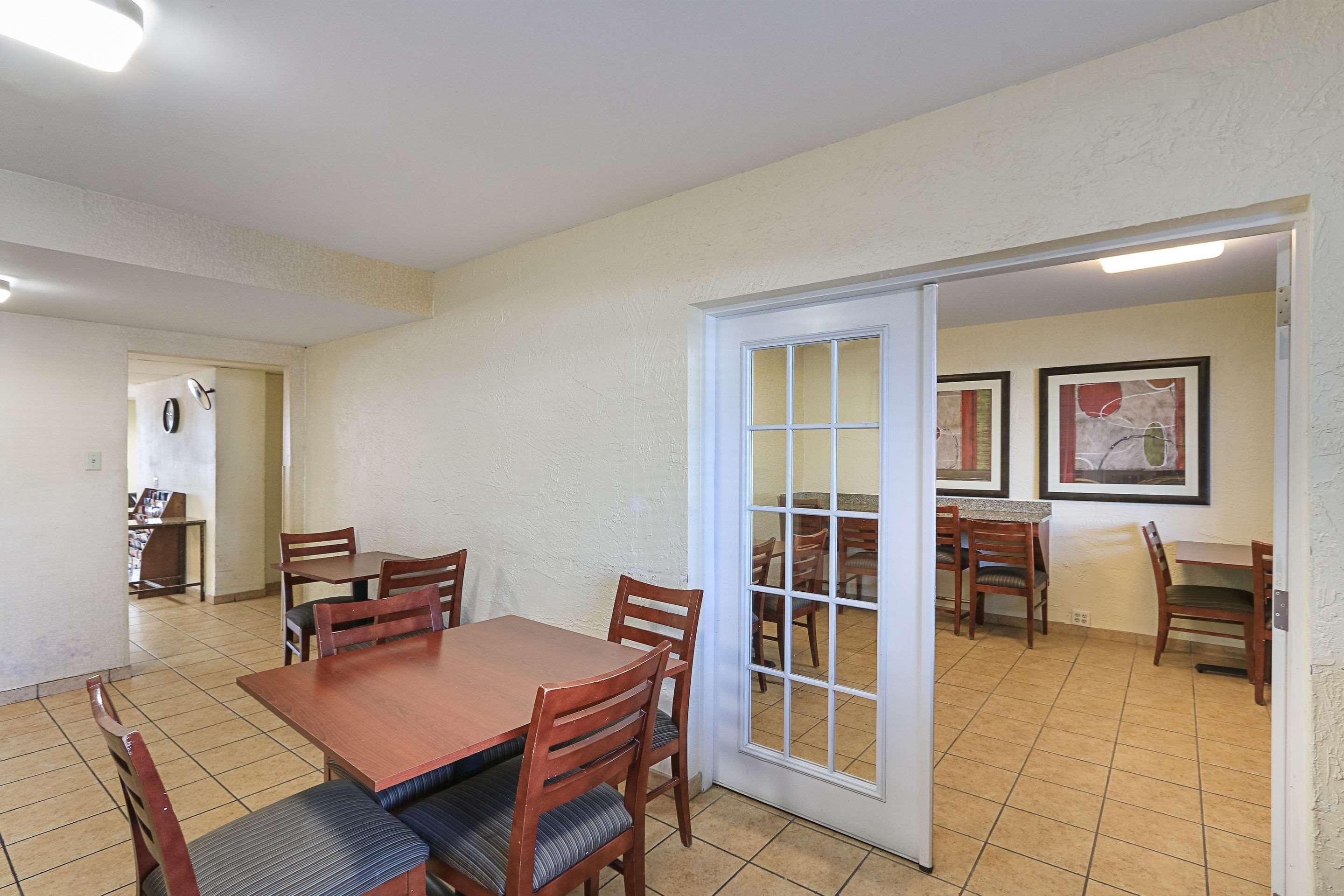 La Quinta Inn By Wyndham Austin Oltorf Exterior photo