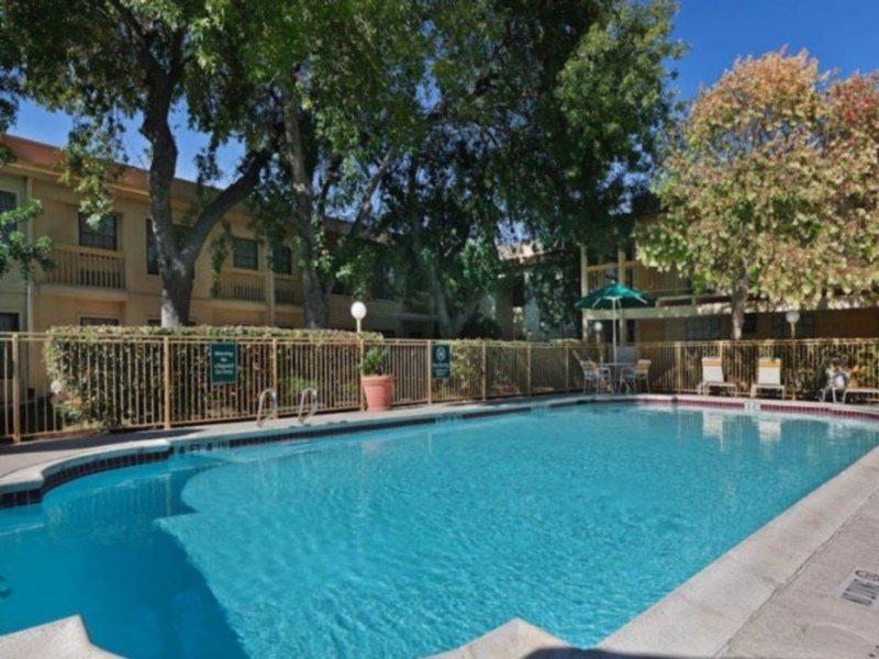La Quinta Inn By Wyndham Austin Oltorf Exterior photo