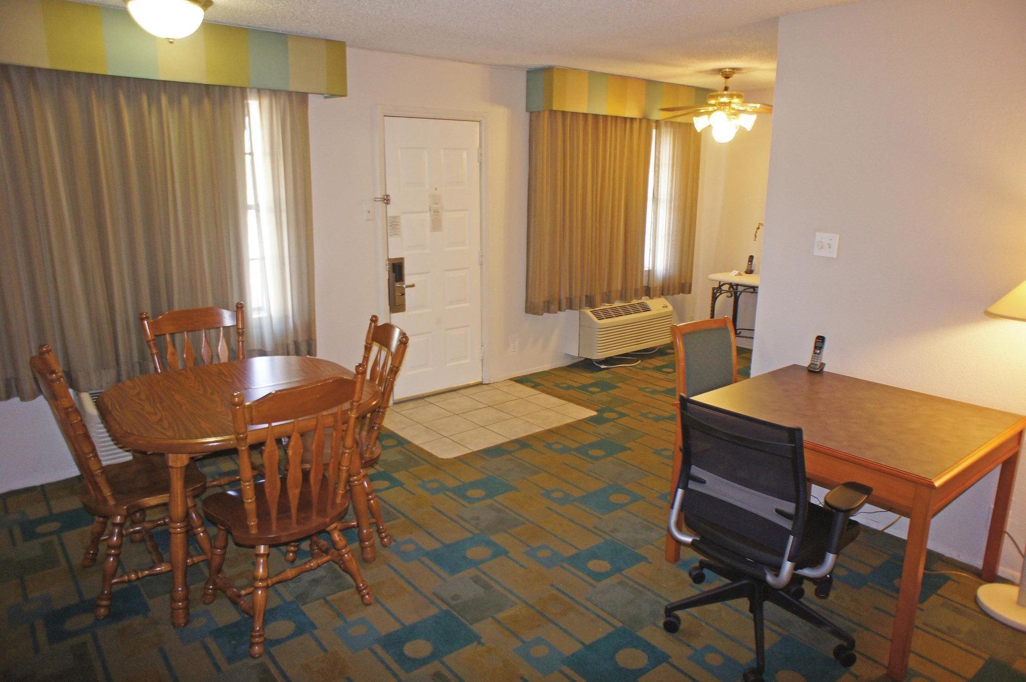 La Quinta Inn By Wyndham Austin Oltorf Exterior photo